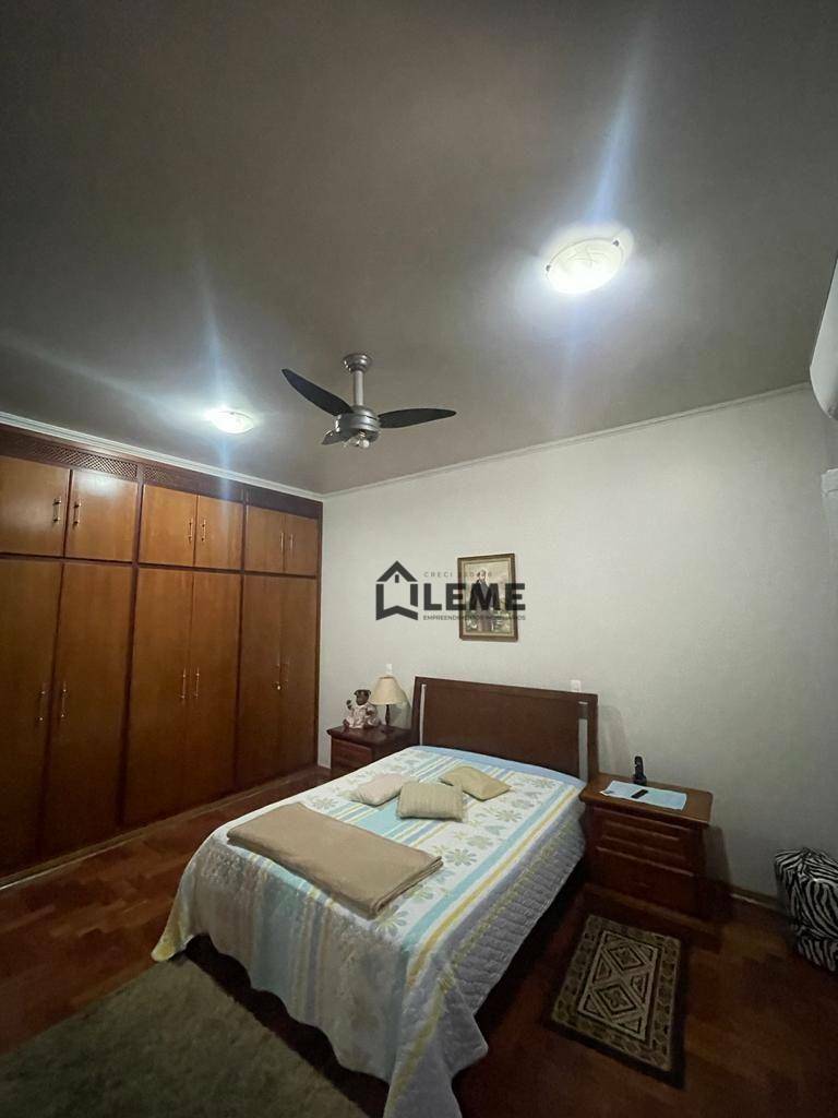 Casa à venda com 4 quartos, 368m² - Foto 11