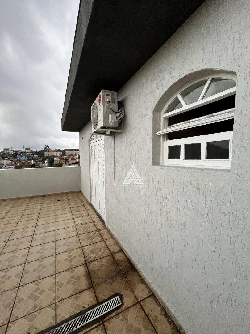 Sobrado para alugar com 3 quartos, 200m² - Foto 37