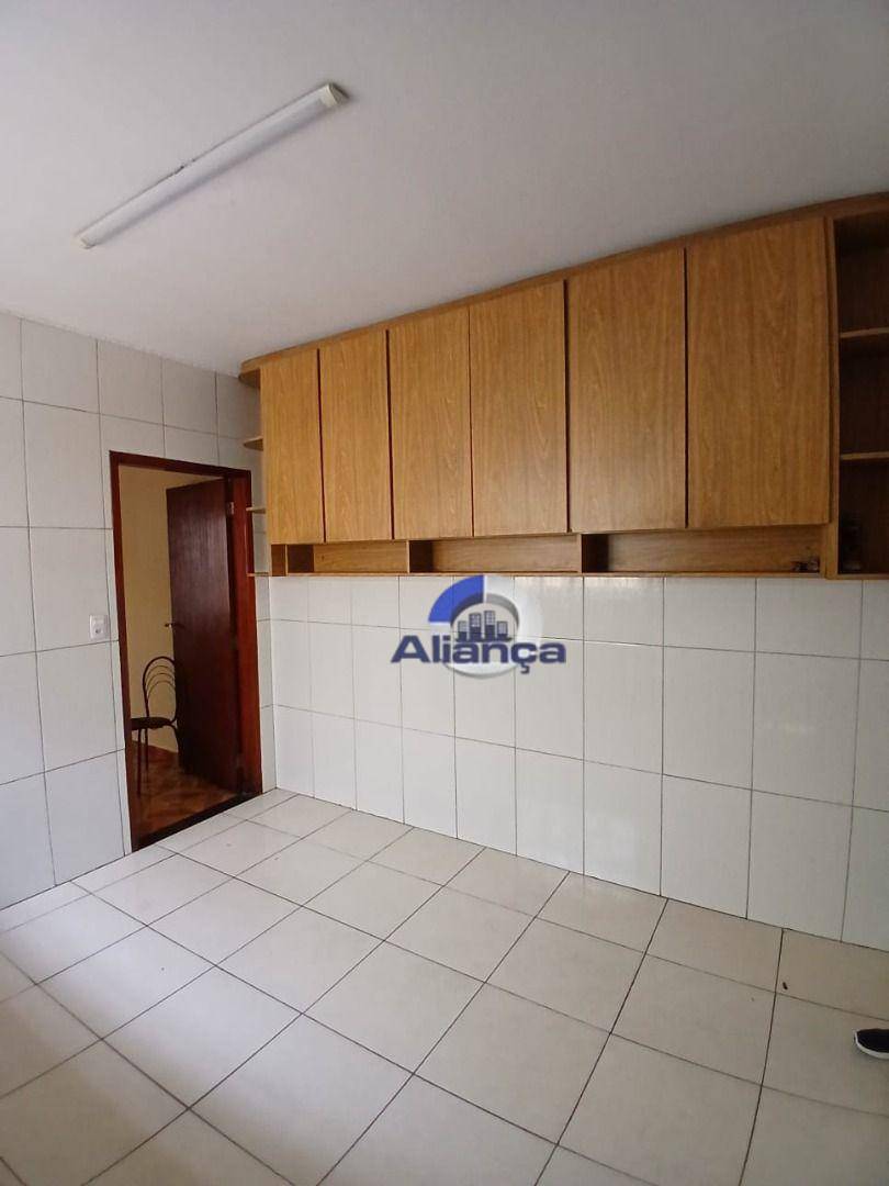 Casa para alugar com 2 quartos, 125m² - Foto 17