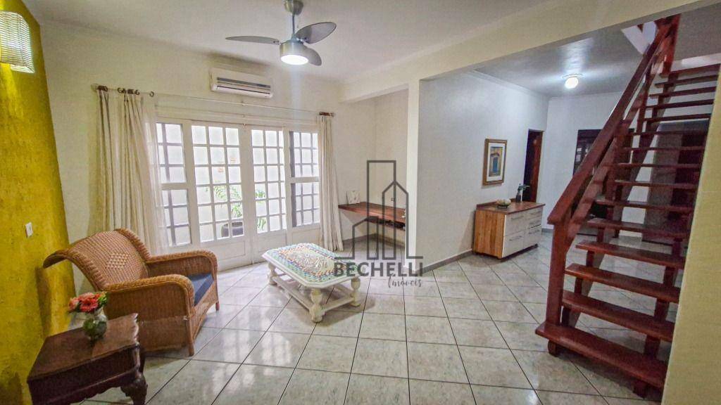 Casa para alugar com 4 quartos, 226m² - Foto 1