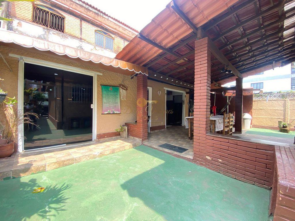 Casa à venda com 3 quartos, 262m² - Foto 2