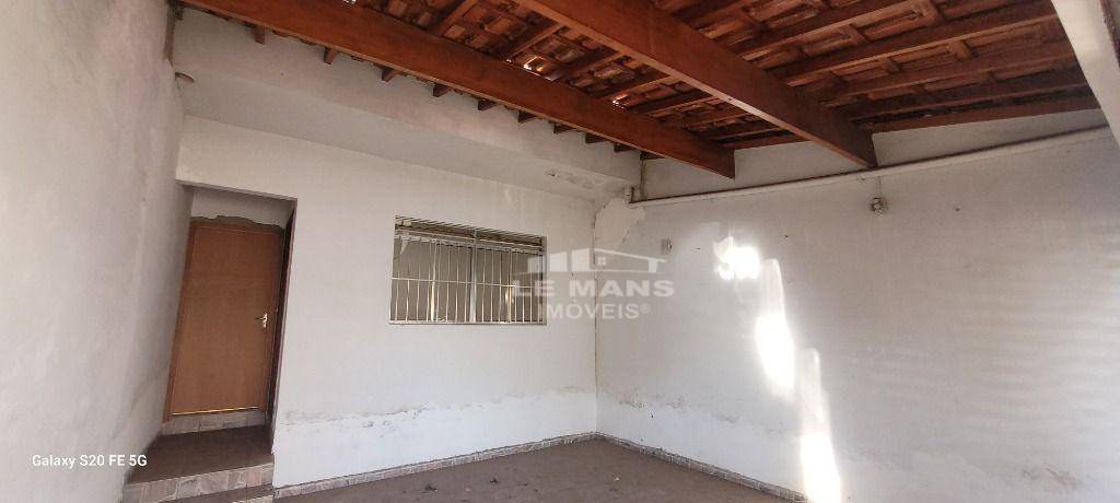 Casa à venda com 4 quartos, 106m² - Foto 2