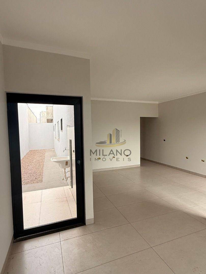 Casa à venda com 2 quartos, 60m² - Foto 4