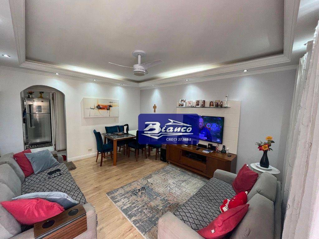 Apartamento à venda com 2 quartos, 70m² - Foto 2