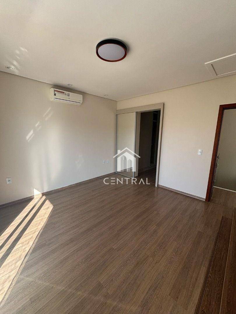 Casa de Condomínio para alugar com 4 quartos, 250m² - Foto 9