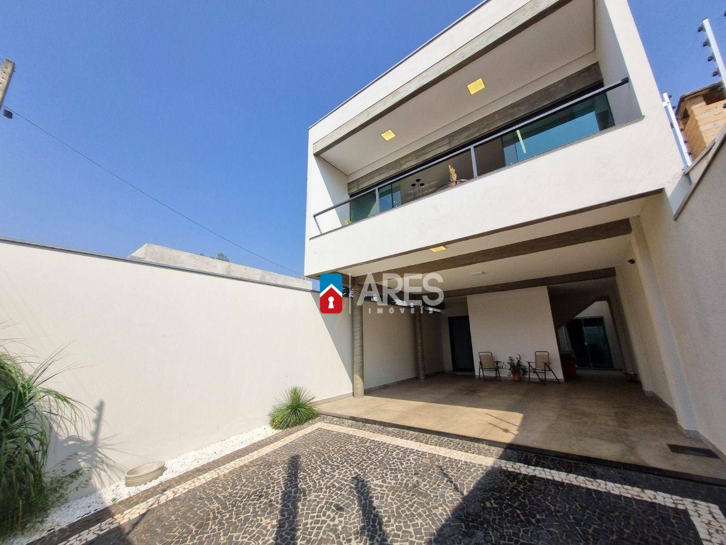 Casa à venda com 3 quartos, 207m² - Foto 2