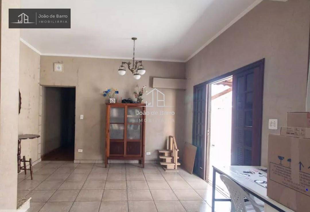 Casa à venda com 4 quartos, 300m² - Foto 1