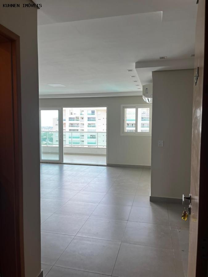 Apartamento para alugar com 3 quartos, 155m² - Foto 3