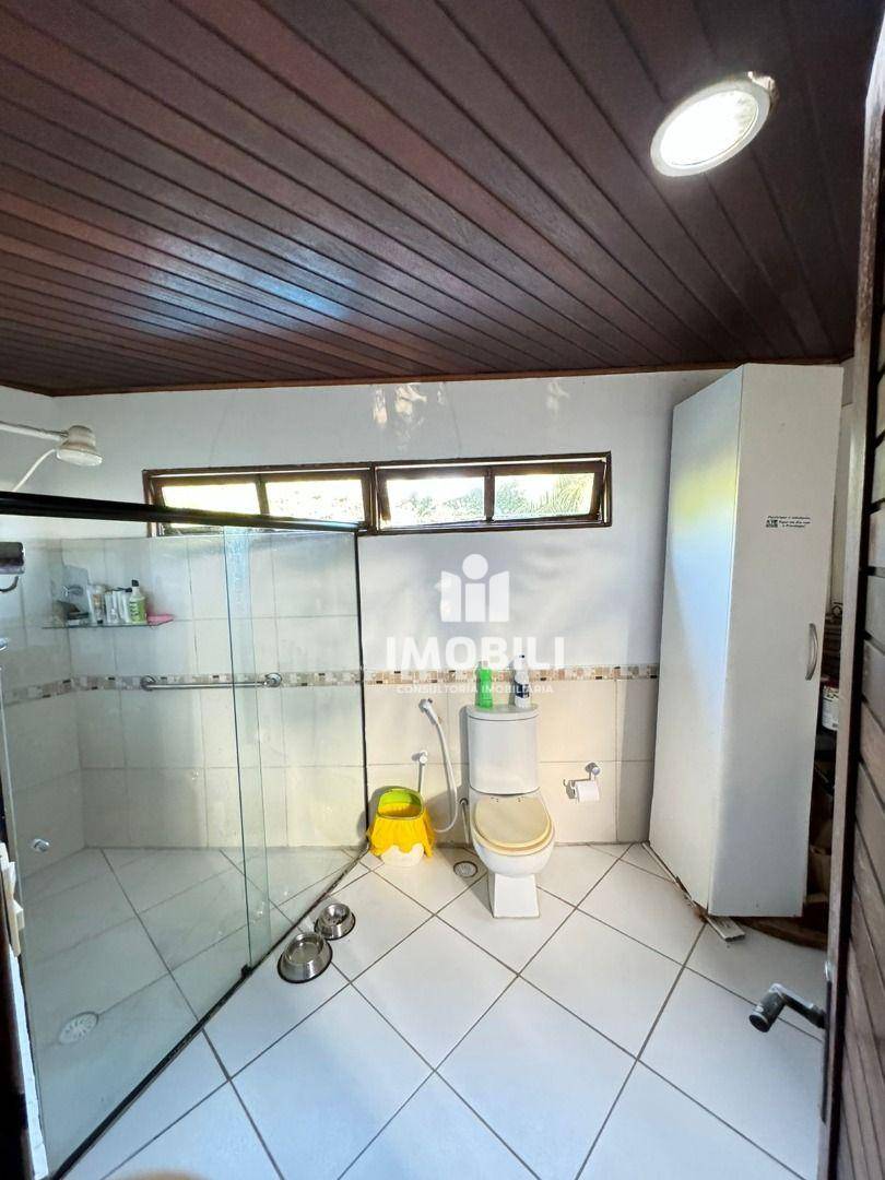 Casa à venda com 6 quartos, 200m² - Foto 23