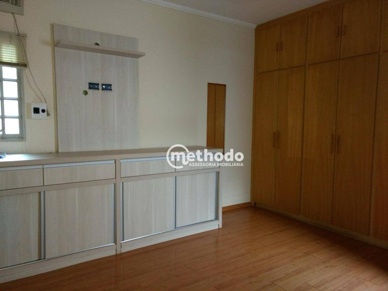 Casa à venda e aluguel com 3 quartos, 234m² - Foto 3