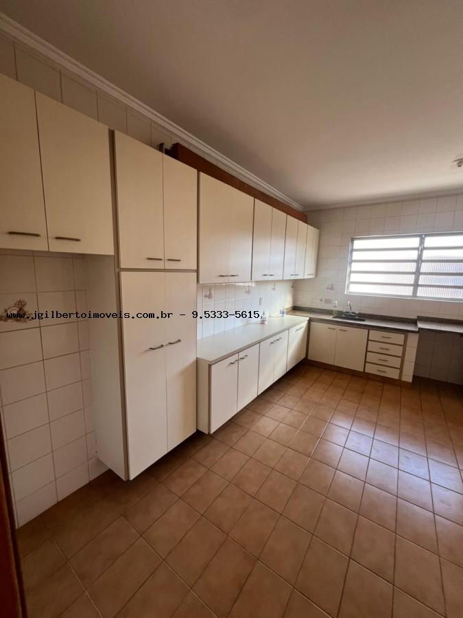 Casa à venda com 3 quartos, 200m² - Foto 7