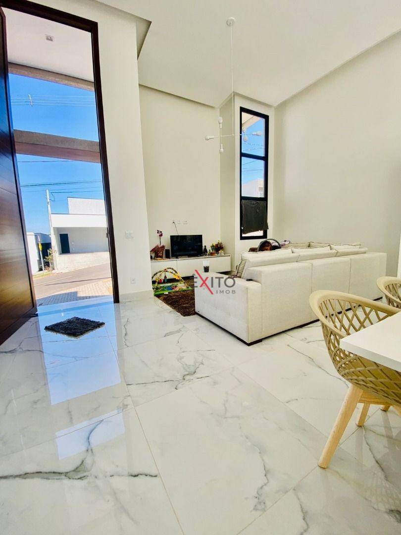 Casa à venda com 4 quartos, 244m² - Foto 3