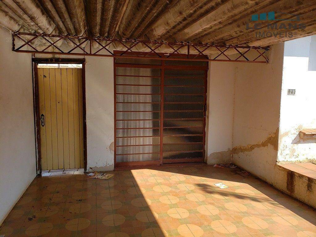 Casa à venda com 4 quartos, 291m² - Foto 1