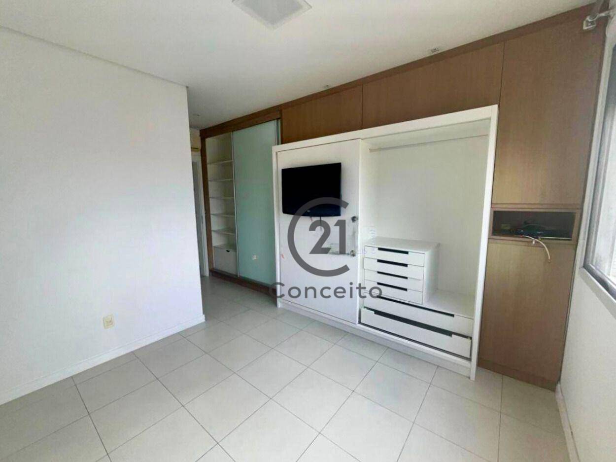 Apartamento para alugar com 3 quartos, 105m² - Foto 11