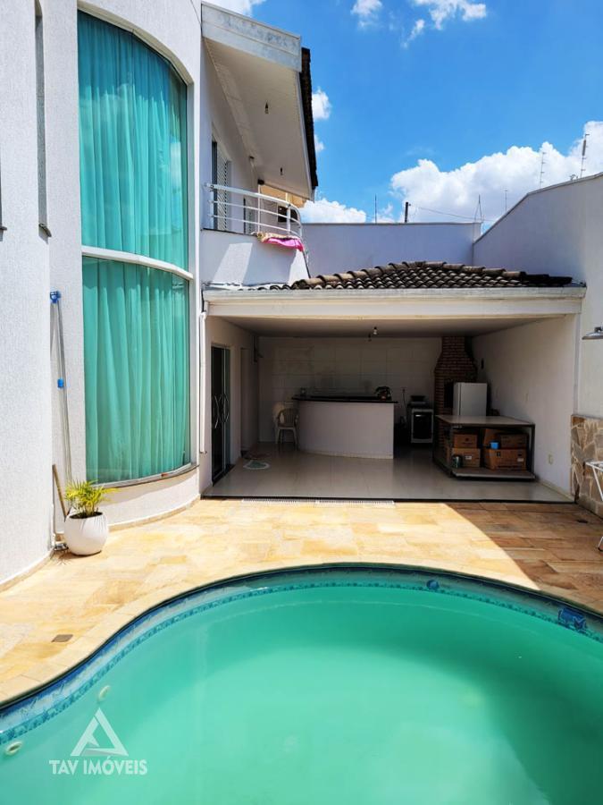 Casa à venda com 3 quartos, 264m² - Foto 1