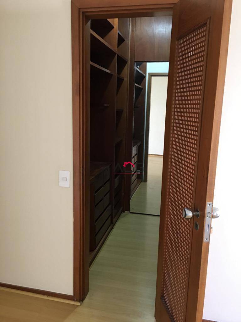 Apartamento para alugar com 3 quartos, 97m² - Foto 11