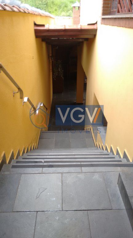 Casa à venda com 3 quartos, 241m² - Foto 4