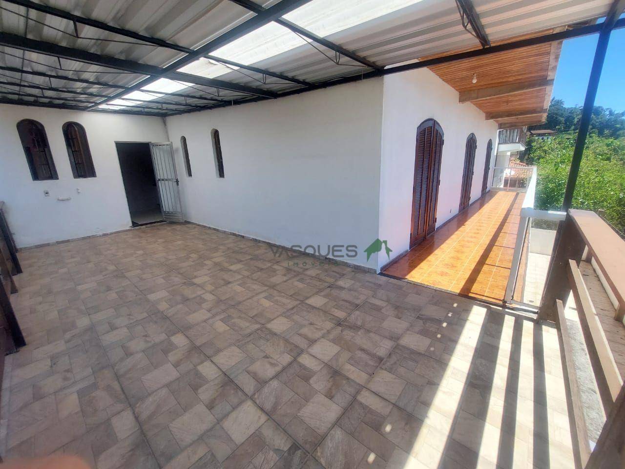 Casa para alugar com 4 quartos, 110m² - Foto 1