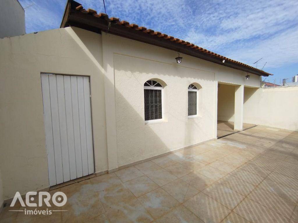 Casa para alugar com 3 quartos, 200m² - Foto 2