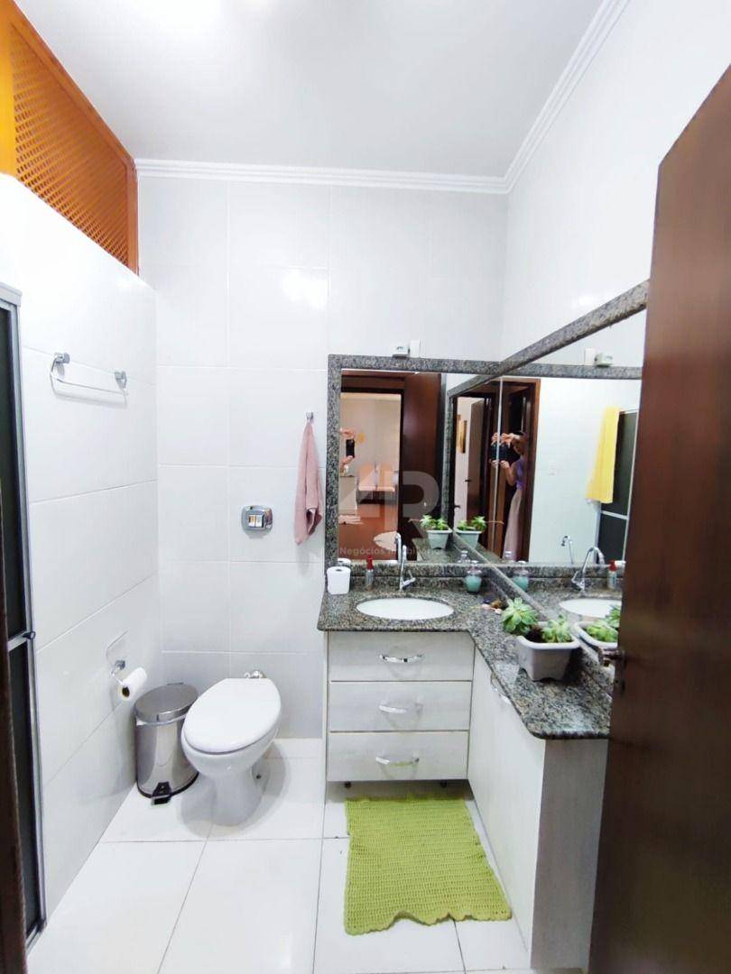 Casa à venda com 3 quartos, 219m² - Foto 14