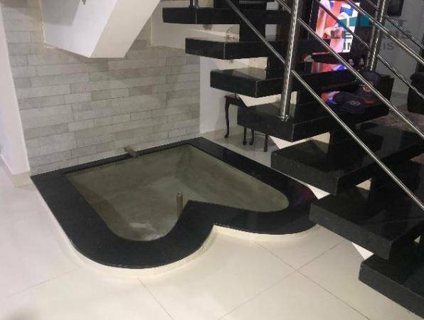 Casa de Condomínio à venda com 4 quartos, 280m² - Foto 2