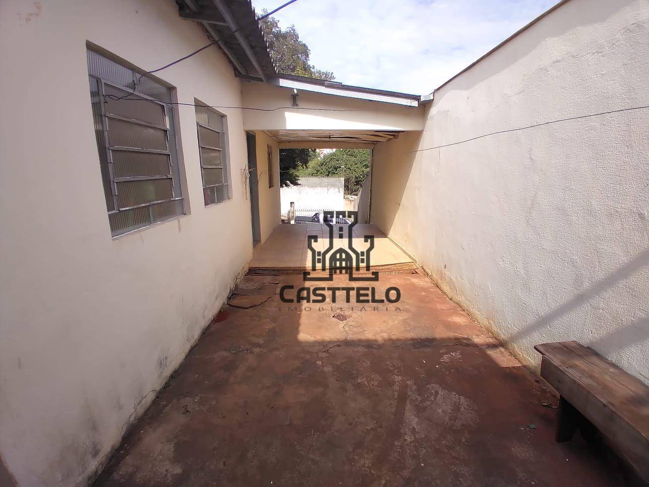 Casa à venda com 4 quartos, 200m² - Foto 3