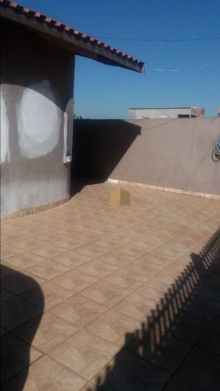 Casa à venda com 2 quartos, 100m² - Foto 2