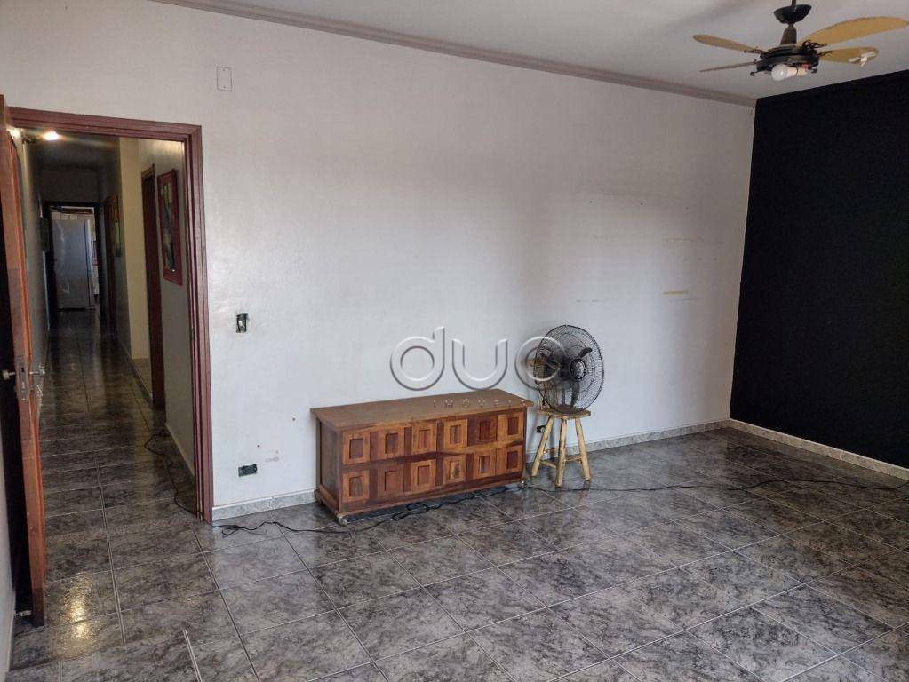 Casa à venda com 2 quartos, 303m² - Foto 11