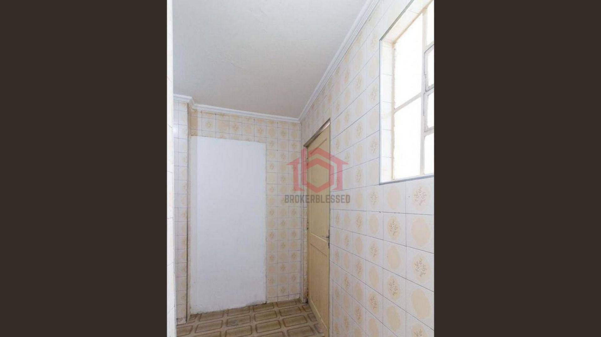 Casa à venda com 6 quartos, 200m² - Foto 37