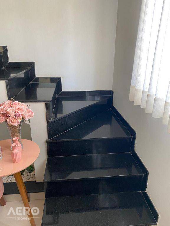Casa à venda com 3 quartos, 169m² - Foto 7