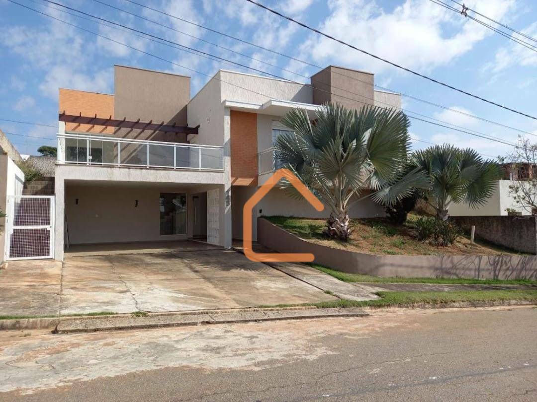 Casa à venda com 4 quartos, 246m² - Foto 1