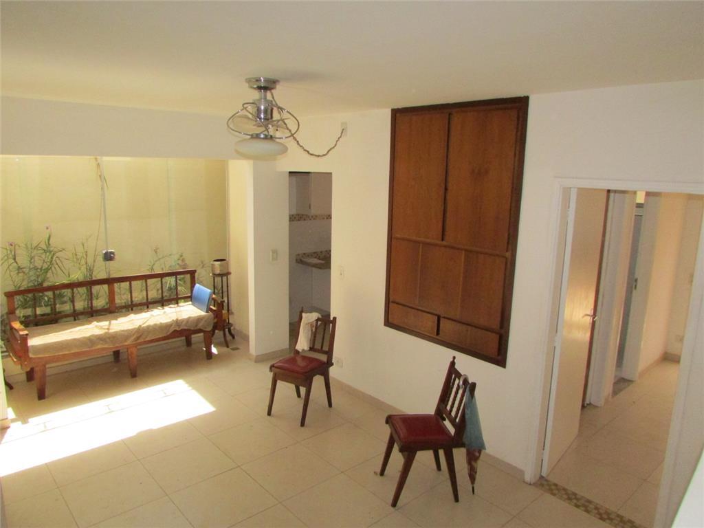 Casa à venda com 3 quartos, 236m² - Foto 1