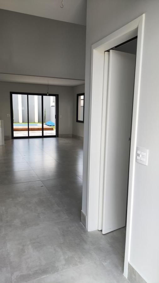 Casa de Condomínio à venda com 3 quartos, 240m² - Foto 4