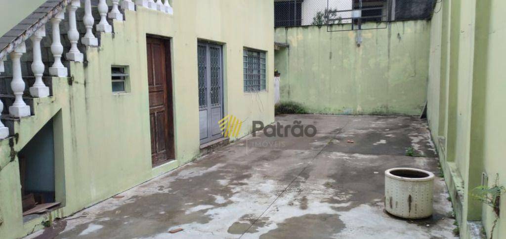 Sobrado à venda com 6 quartos, 336m² - Foto 13