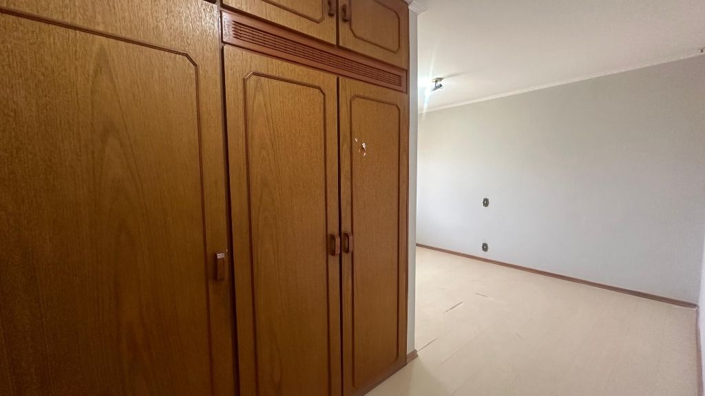 Casa para alugar com 4 quartos, 465m² - Foto 33