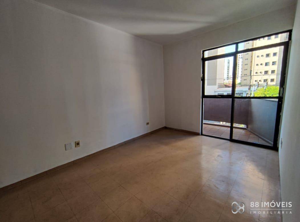 Apartamento à venda com 2 quartos, 64m² - Foto 2