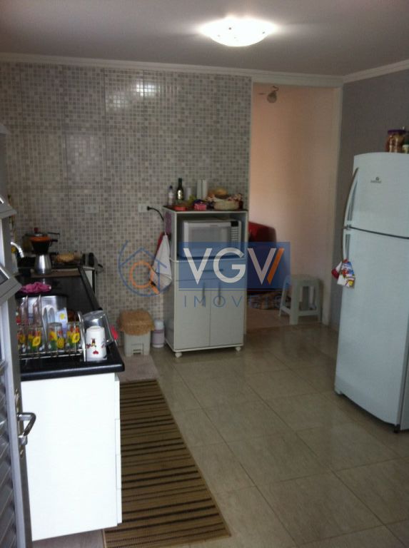 Casa à venda com 5 quartos, 200m² - Foto 2