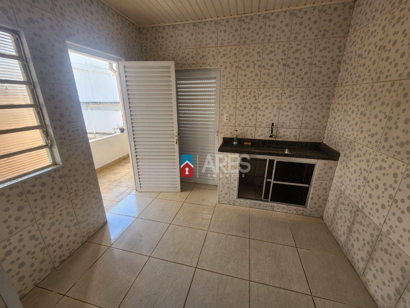 Casa para alugar com 1 quarto, 60m² - Foto 4