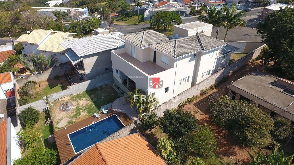 Casa à venda com 4 quartos, 297m² - Foto 1