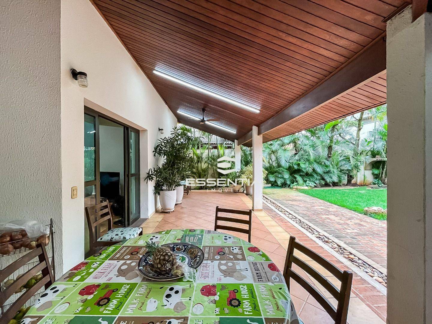 Casa de Condomínio à venda com 5 quartos, 420m² - Foto 2