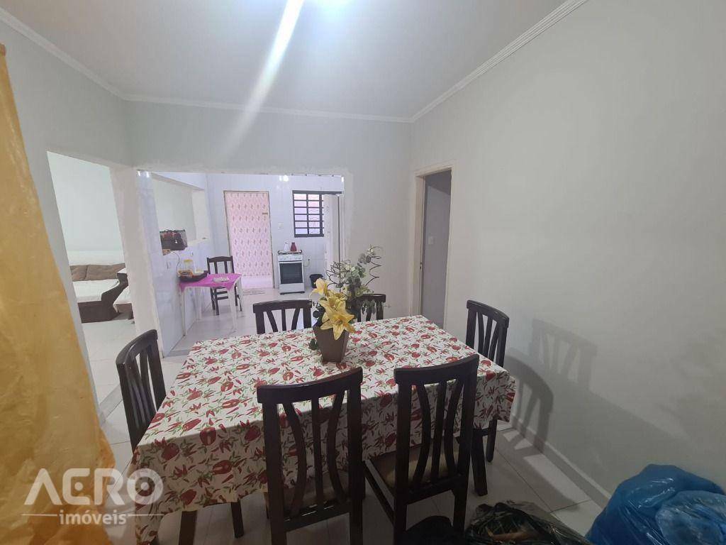 Casa à venda com 2 quartos, 216m² - Foto 18