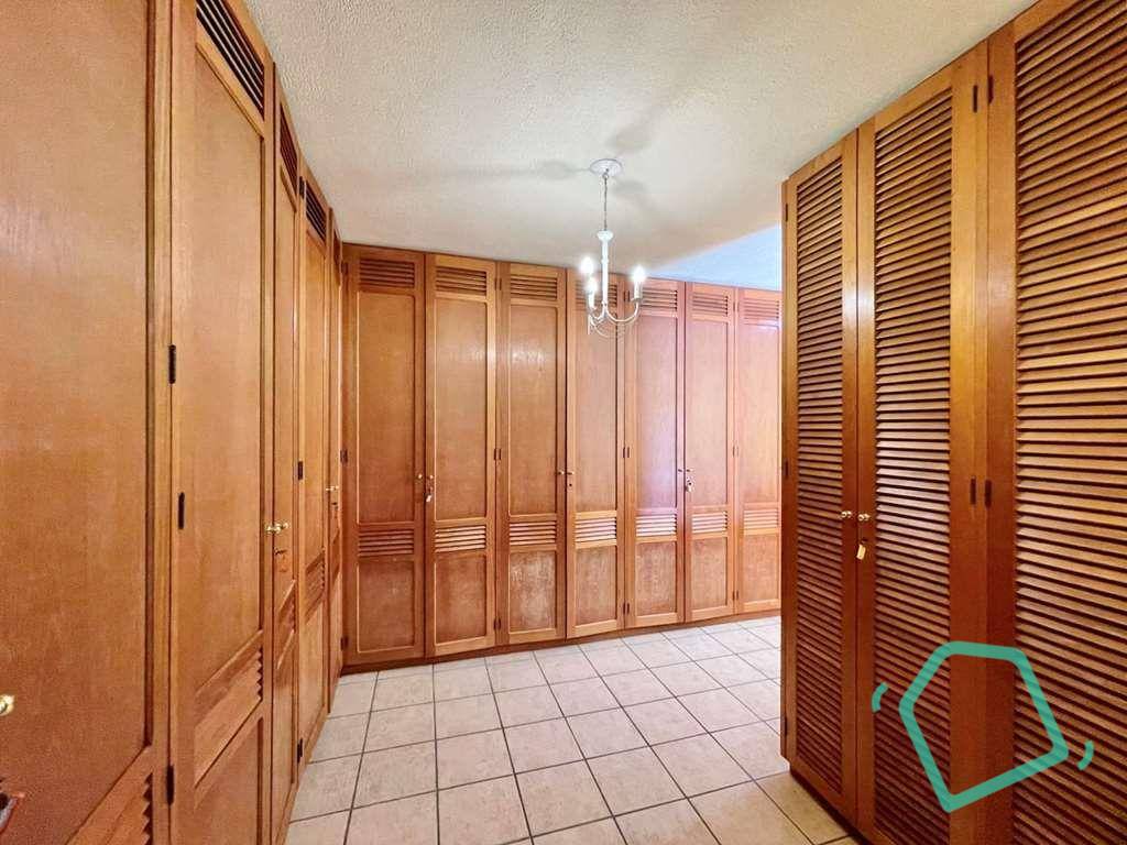 Casa de Condomínio à venda com 4 quartos, 568m² - Foto 31