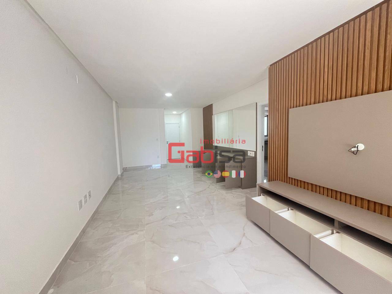 Apartamento para alugar com 4 quartos, 135m² - Foto 2