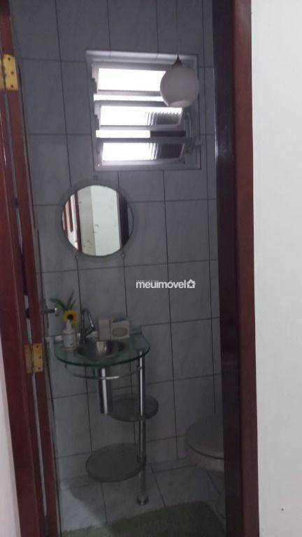 Casa à venda com 3 quartos, 240m² - Foto 12