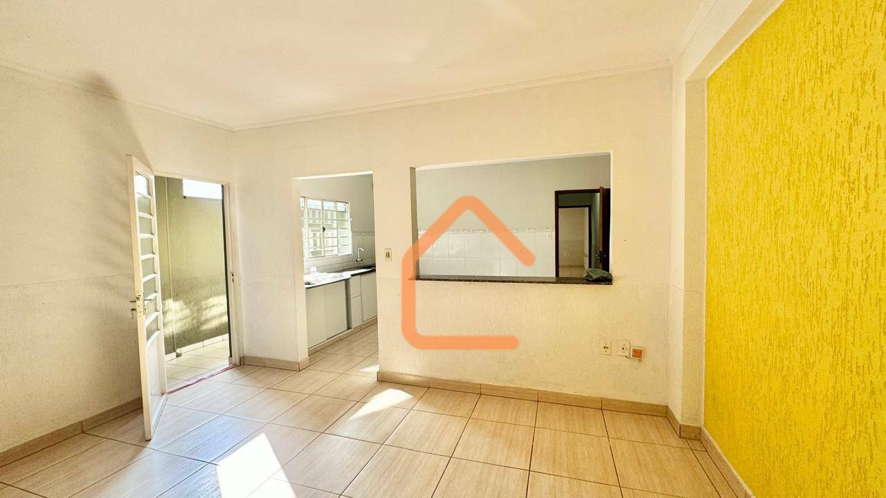 Casa à venda com 3 quartos, 148m² - Foto 1