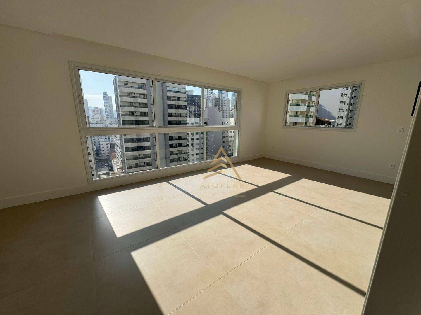 Apartamento à venda com 3 quartos, 125m² - Foto 4