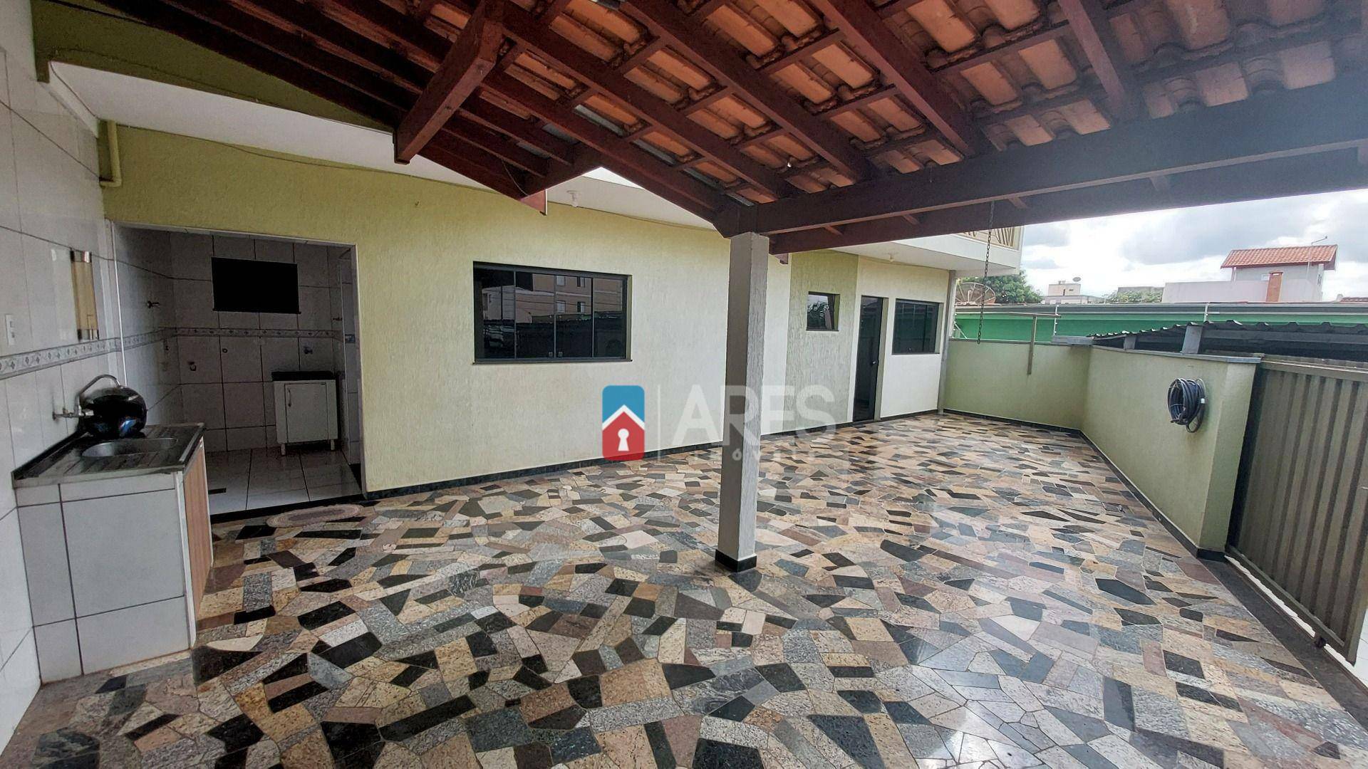 Casa para alugar com 2 quartos, 110m² - Foto 1