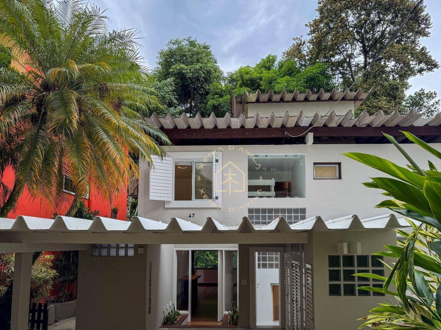 Casa de Condomínio à venda e aluguel com 3 quartos, 320m² - Foto 2