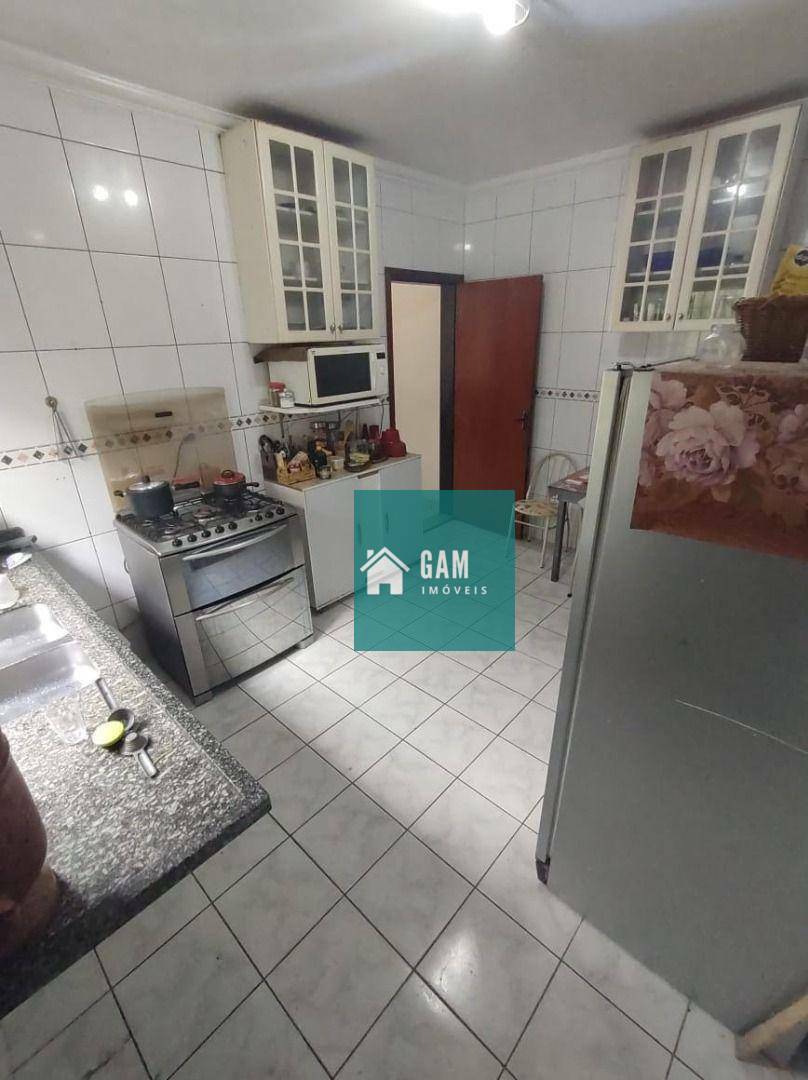 Sobrado à venda com 4 quartos, 200m² - Foto 4