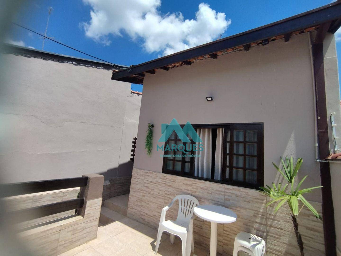 Casa à venda com 4 quartos, 106m² - Foto 1